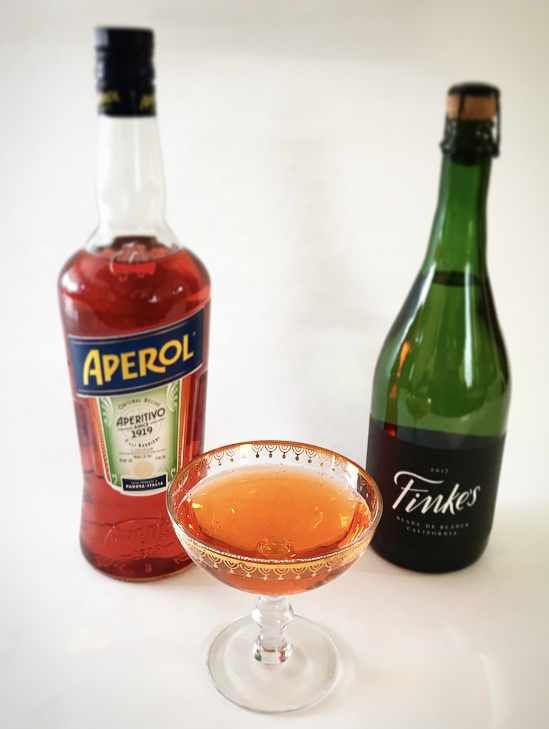 It's time to mix up your mimosa with a new brunch cocktail, the Aperol Spritz. This classic Italian cocktail is refreshing and super easy to make. 